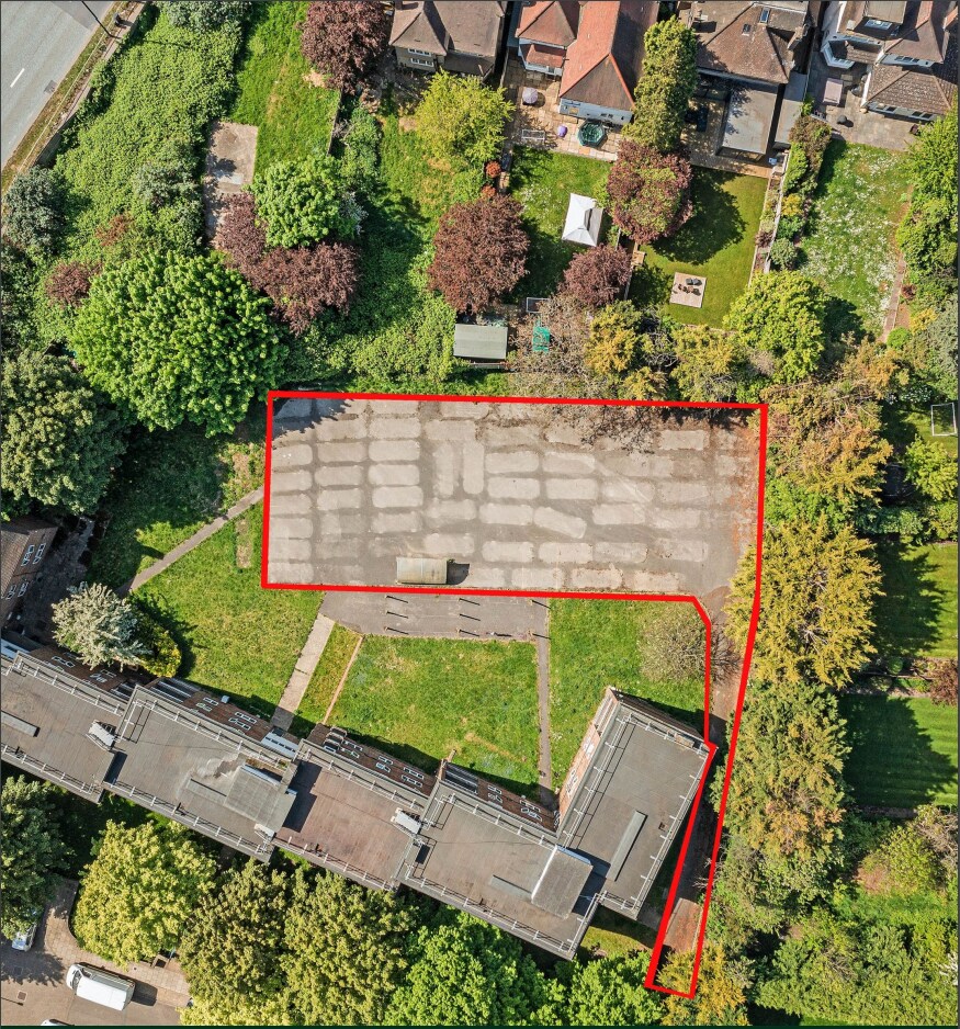 Clandon Gdns, London for sale Primary Photo- Image 1 of 1