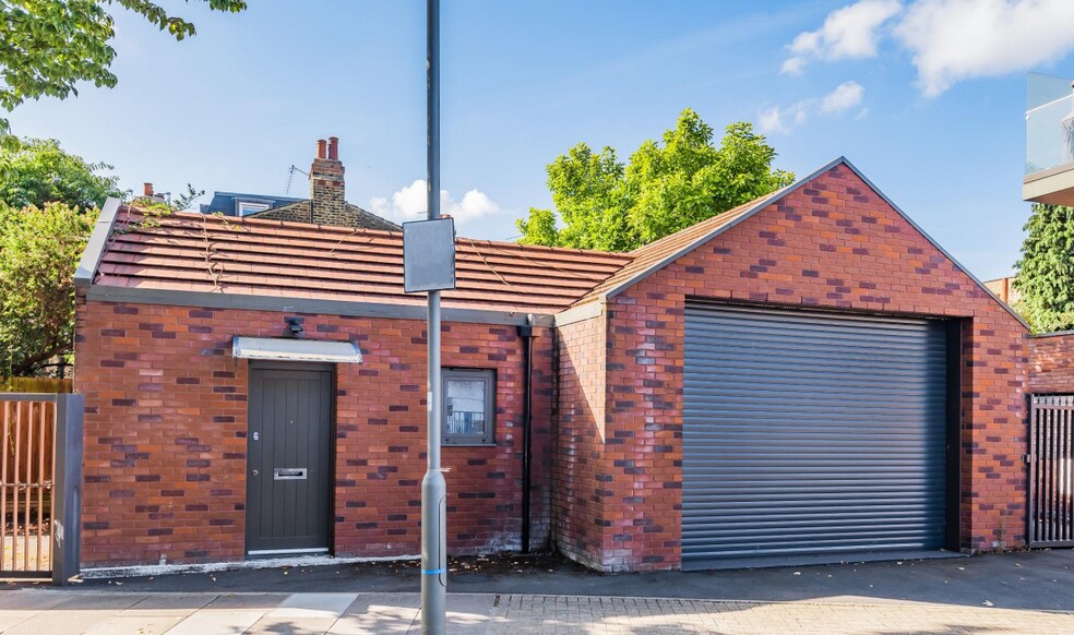 96C Pirbright Rd, London for sale - Primary Photo - Image 1 of 1