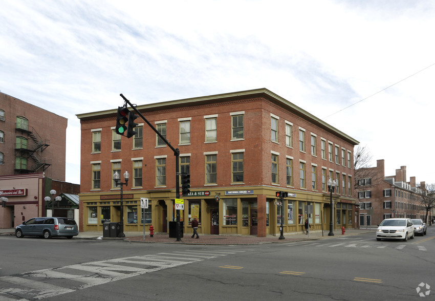 1-3 Merrimack St, Lowell, MA for rent - Primary Photo - Image 1 of 14