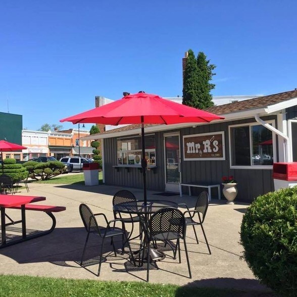 100 N Main St, Capac 48014 UK