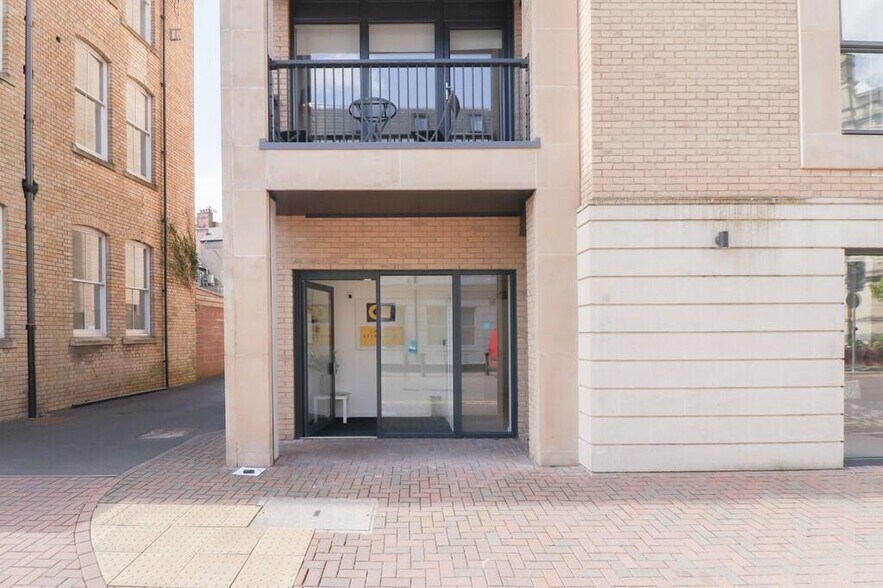 25 Mount Stuart Sq, Cardiff to rent - Building Photo - Image 2 of 4