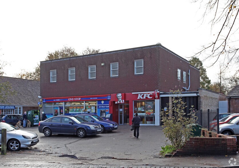 115 Reading Rd, Yateley for sale - Primary Photo - Image 1 of 1