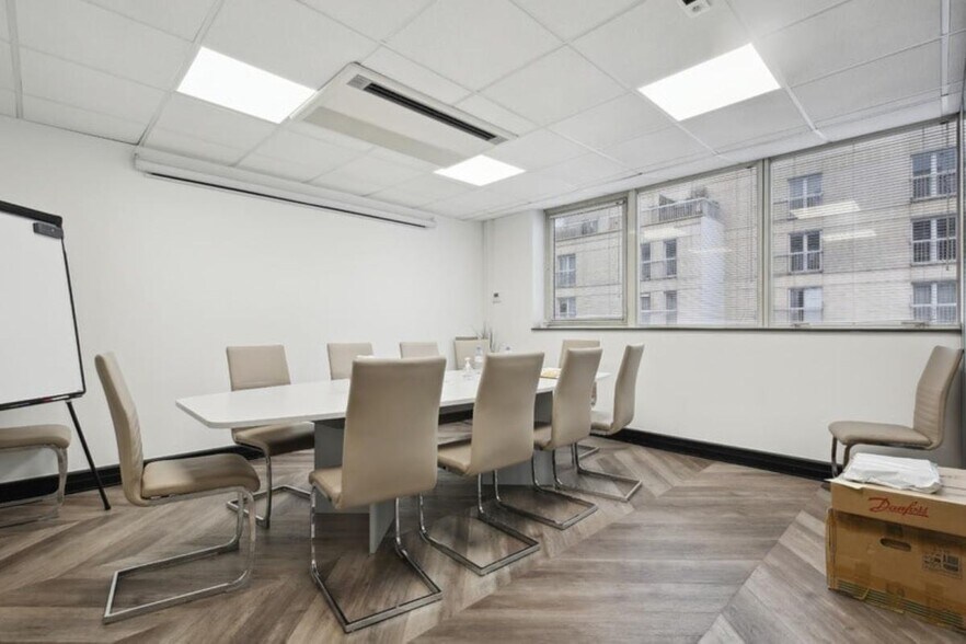 123-125 Rue Victor Hugo, Levallois-Perret to rent - Interior Photo - Image 3 of 5