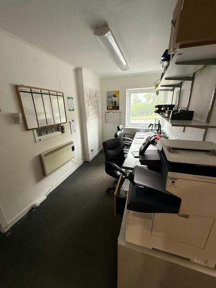 Ashburton Rd W, Manchester to rent - Building Photo - Image 3 of 7