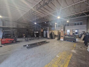 Southmoor Rd, Manchester to rent Interior Photo- Image 2 of 8