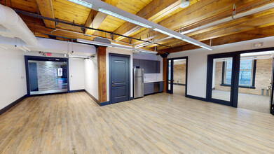 241 N Broadway St, Milwaukee, WI for rent Interior Photo- Image 1 of 5