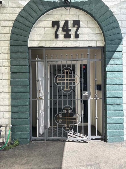 747 Milford St, Glendale, CA to rent - Building Photo - Image 2 of 26