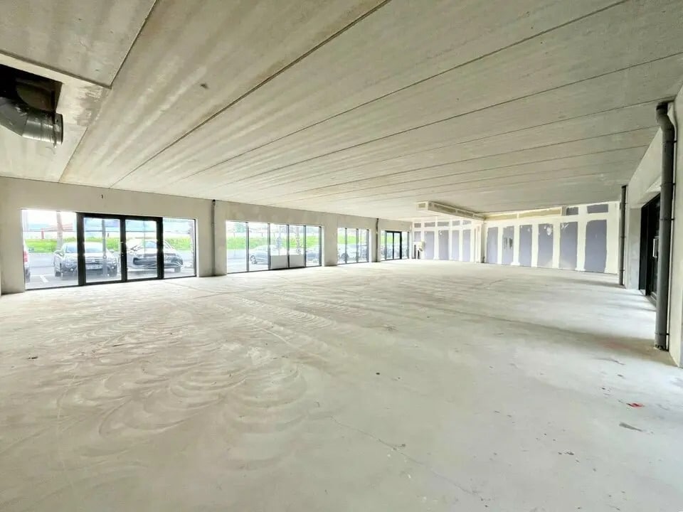 Location Commerce 170 m² - Photo 1