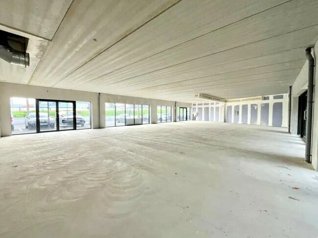 Location Commerce 170 m²
