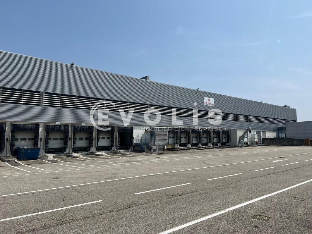2 Rue Blaise Pascal, Vaulx-Milieu to rent Building Photo- Image 1 of 15