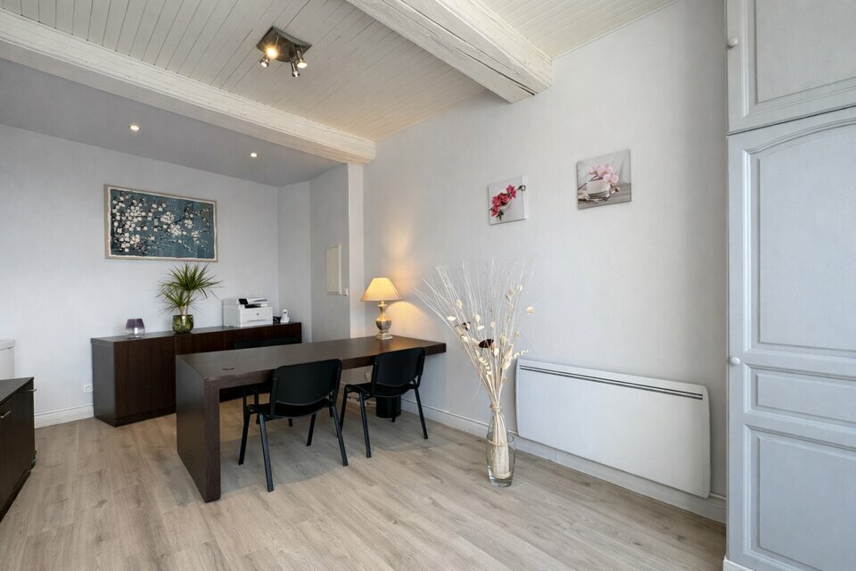 Retail in Limonest for sale Interior Photo- Image 1 of 8