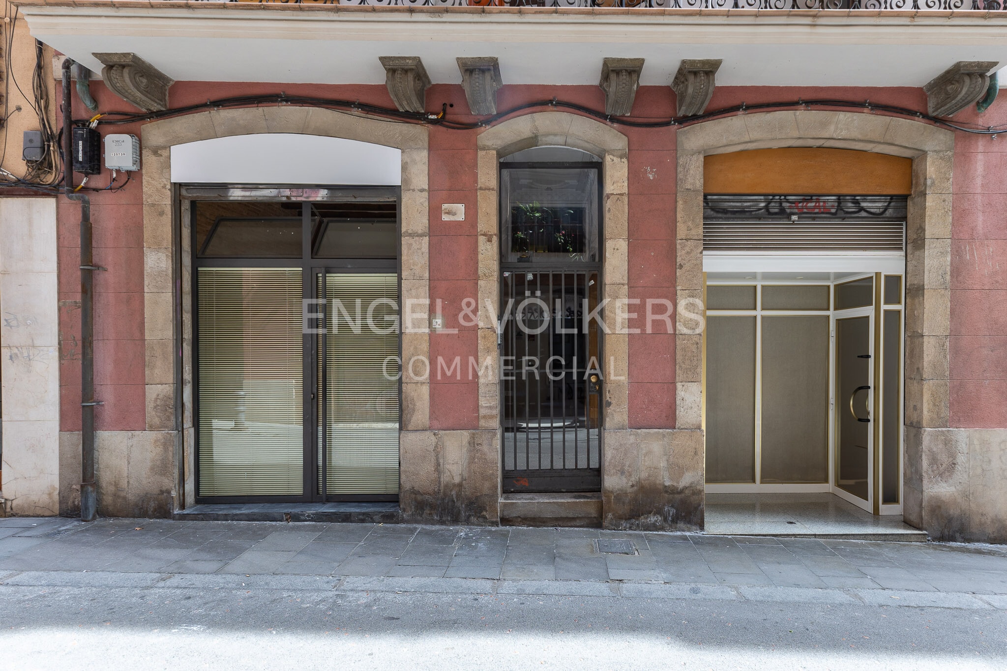 Retail in Barcelona, Barcelona to rent Building Photo- Image 1 of 5
