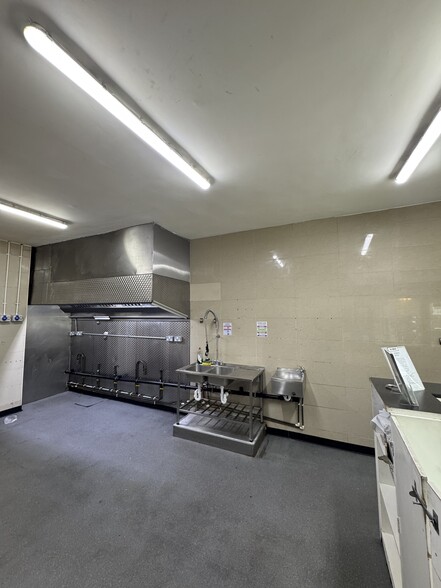 118 Alexandra Park Rd, London to rent - Building Photo - Image 2 of 4