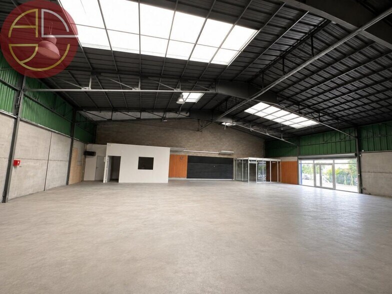 Retail in Toulouse to rent - Interior Photo - Image 3 of 5
