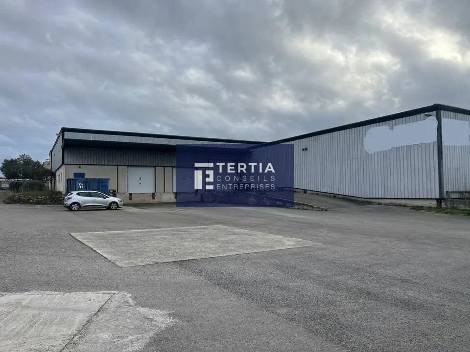 Location Local d'activités 2 250 m² - Photo 1