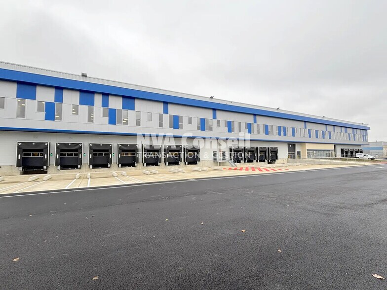 Industrial in Éragny to rent - Building Photo - Image 3 of 14