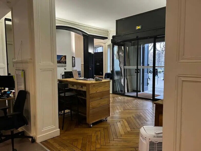 Office in Lyon to rent - Interior Photo - Image 2 of 9