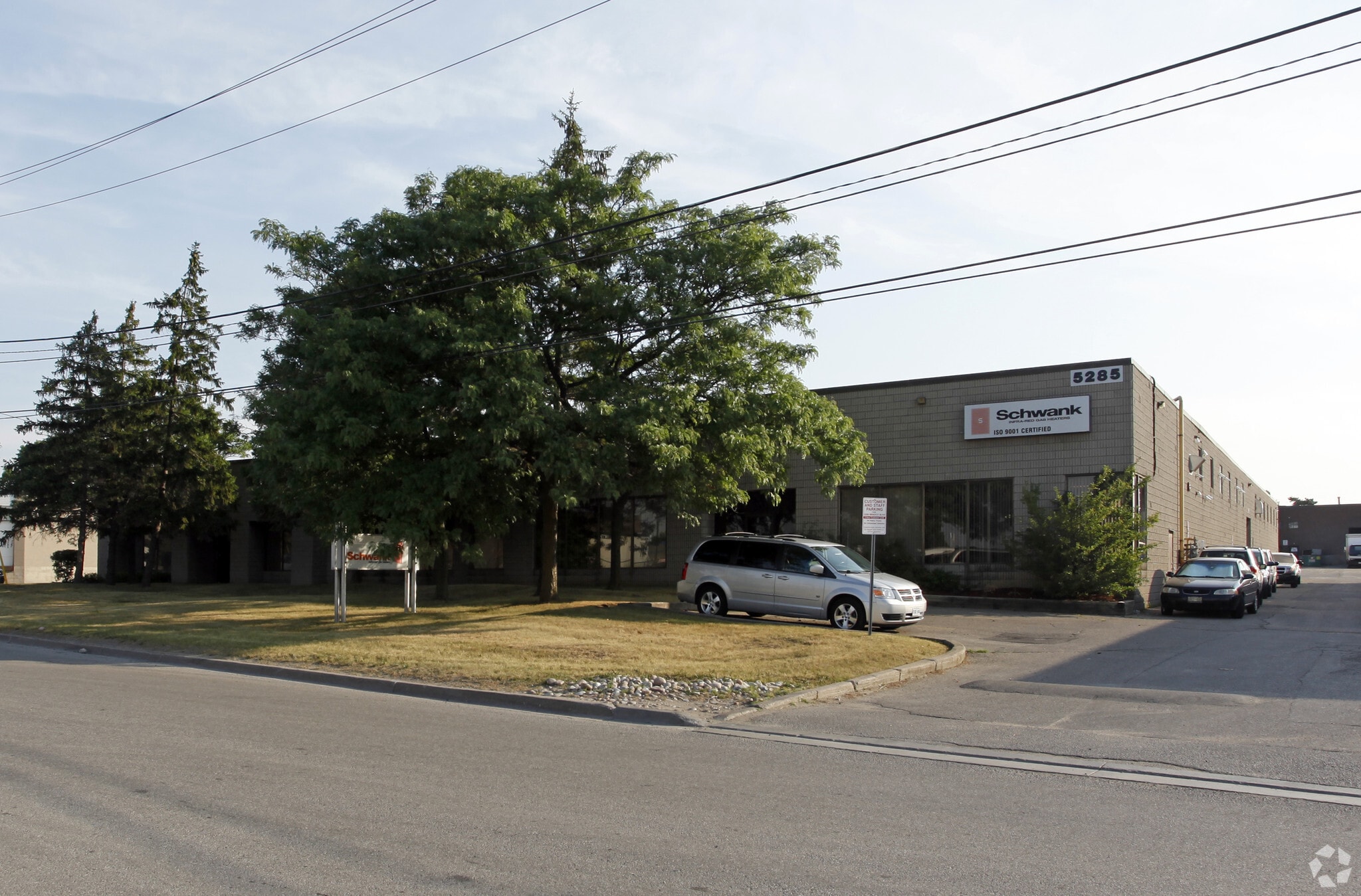 5285 Bradco Blvd, Mississauga, ON to rent Primary Photo- Image 1 of 3