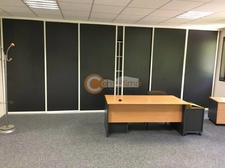 Office in Mérignac to rent - Interior Photo - Image 2 of 12