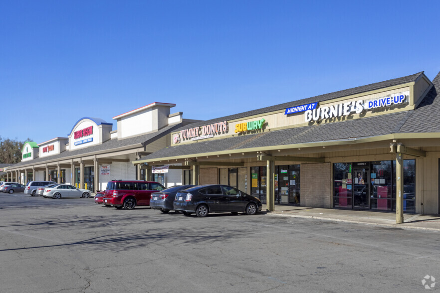 3233 W Hammer Ln, Stockton, CA for sale - Building Photo - Image 3 of 9