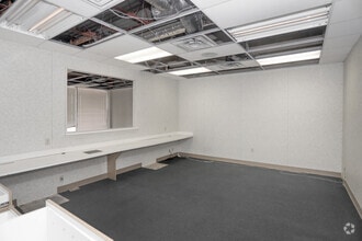 4200 S East St, Indianapolis, IN to rent Interior Photo- Image 2 of 5