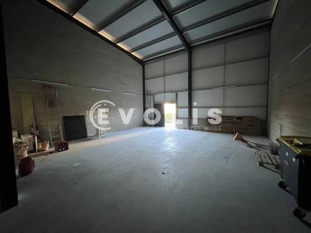 Location Local d'activités 290 m² - Photo 1
