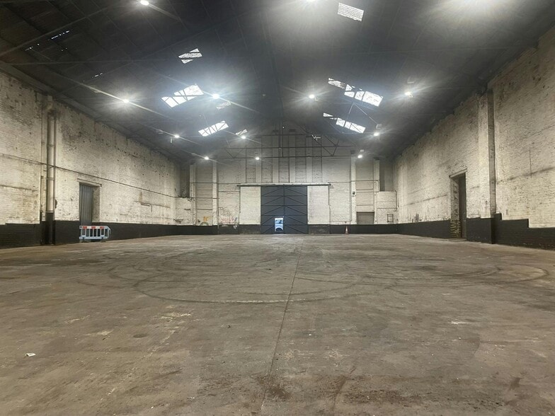 Baltic Rd, Bootle to rent - Building Photo - Image 2 of 8