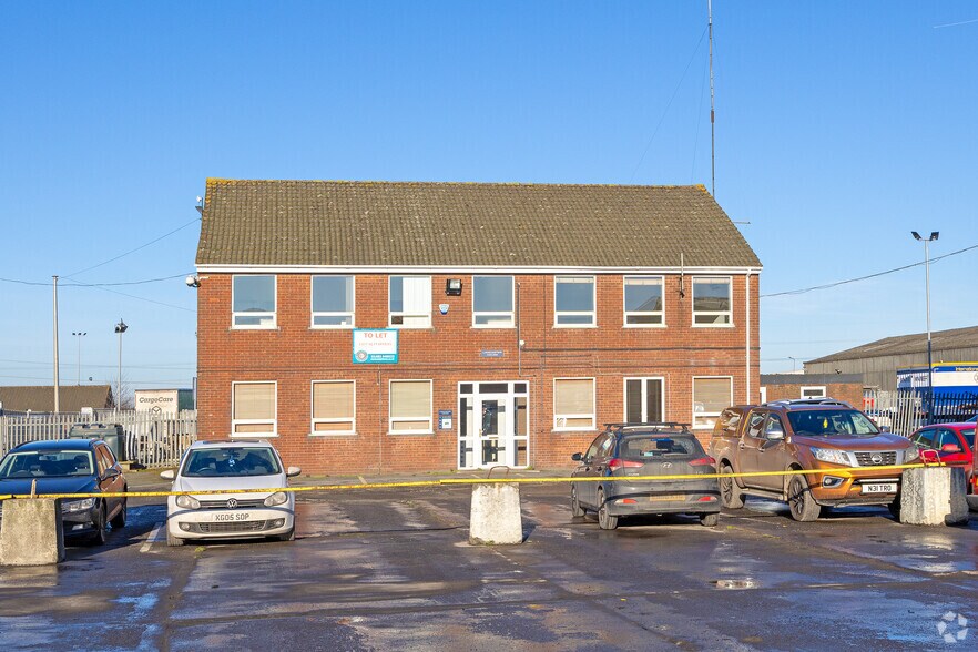 Killingholme Airfield, North Killingholme to rent - Building Photo - Image 2 of 8