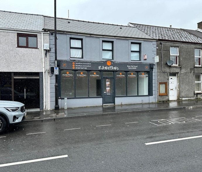 17 Wind St, Ammanford to rent - Primary Photo - Image 1 of 2