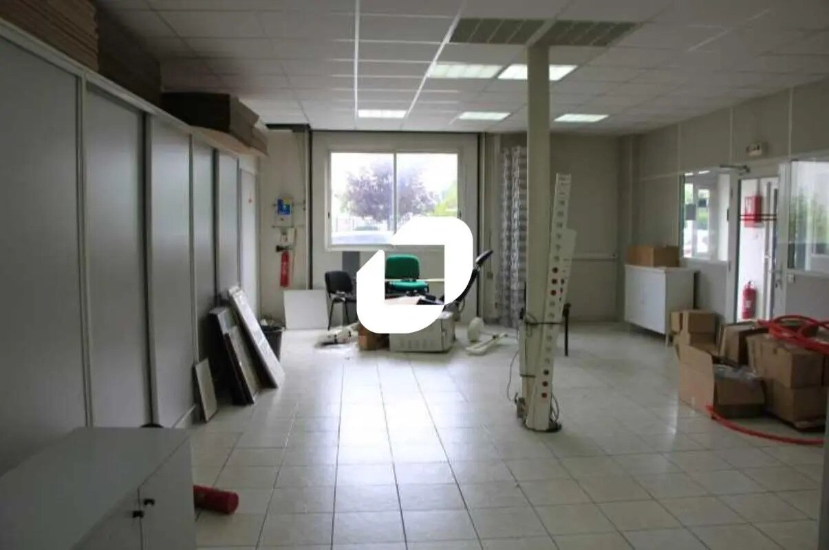 Light Industrial in Roissy-en-Brie to rent Interior Photo- Image 1 of 8
