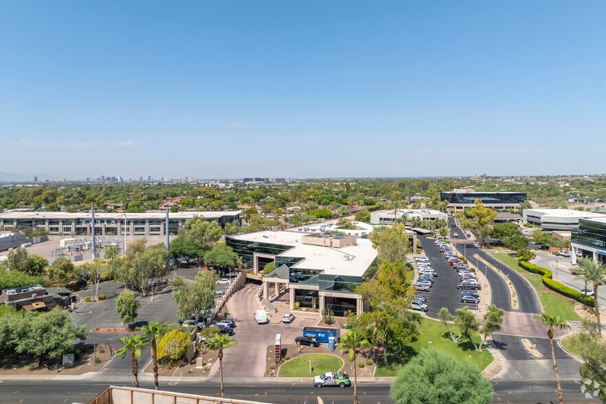 5050 N 40th St, Phoenix, AZ to rent - Building Photo - Image 3 of 5