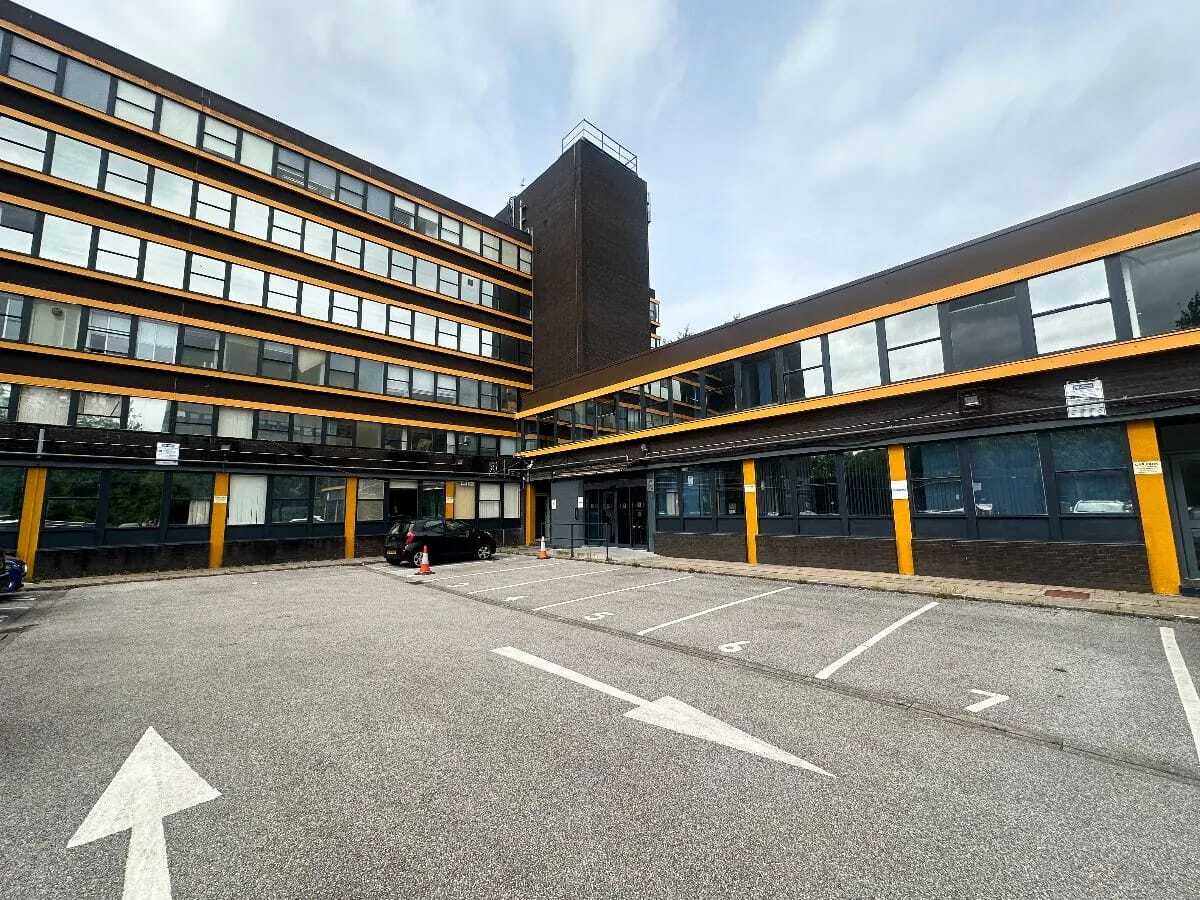 Southway, Skelmersdale to rent Building Photo- Image 1 of 2