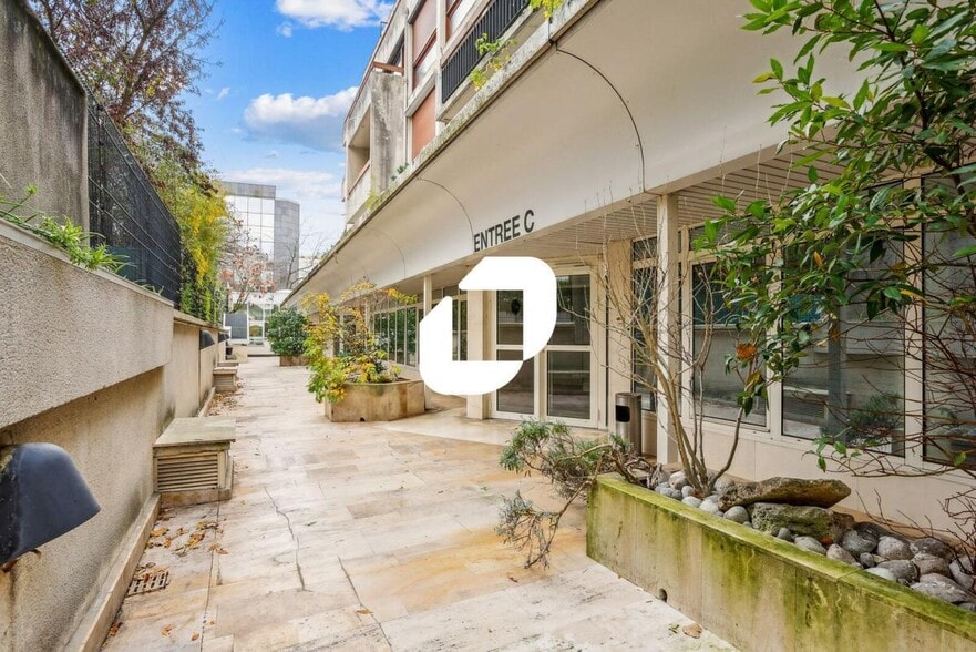 Office in Boulogne-Billancourt to rent - Building Photo - Image 2 of 15