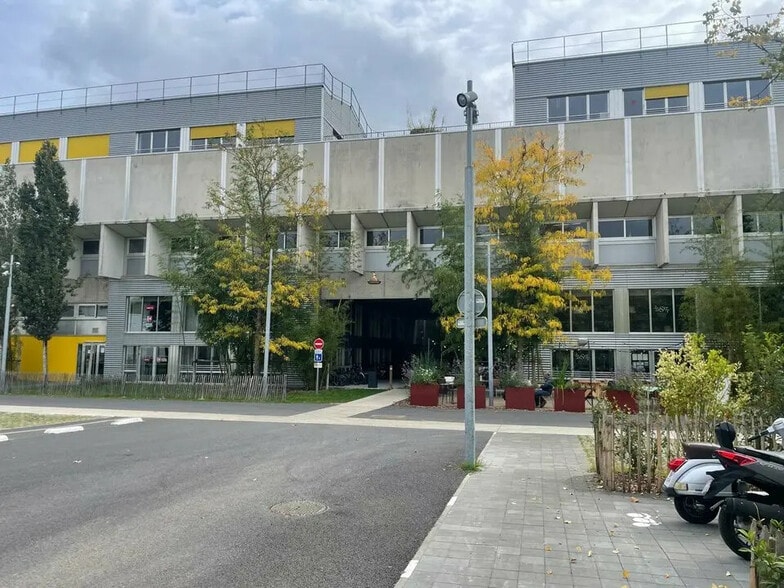 Office in Bègles to rent - Building Photo - Image 1 of 11