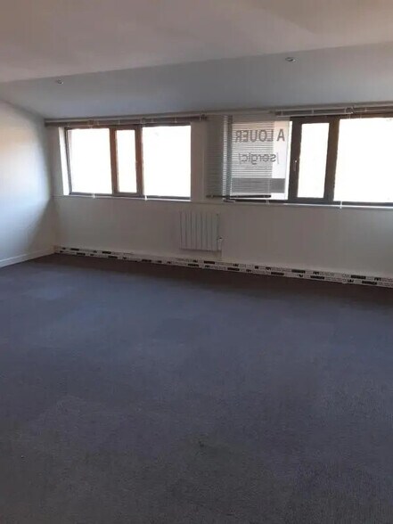 Rue Albert Einstein, Champs-sur-Marne to rent - Interior Photo - Image 3 of 5
