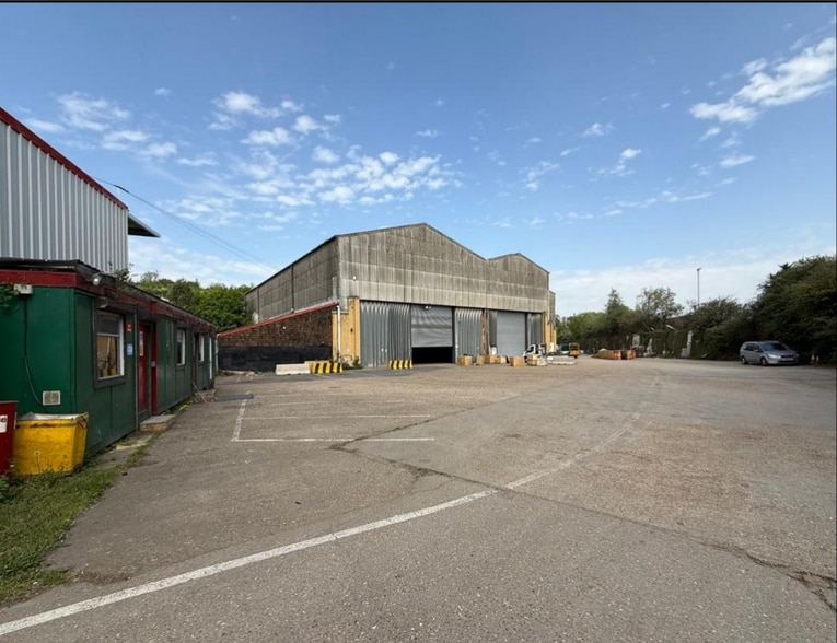 Whitewall Rd, Rochester to rent - Primary Photo - Image 1 of 1