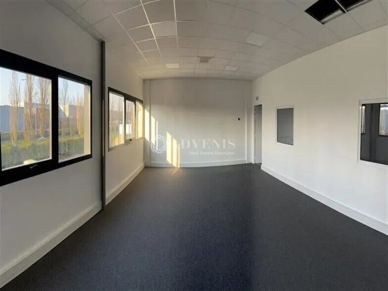 Office in Trappes for sale - Building Photo - Image 3 of 3