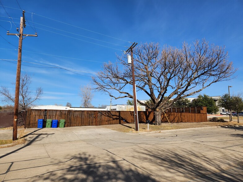 2505 Pecan St, Carrollton, TX for sale - Building Photo - Image 3 of 4