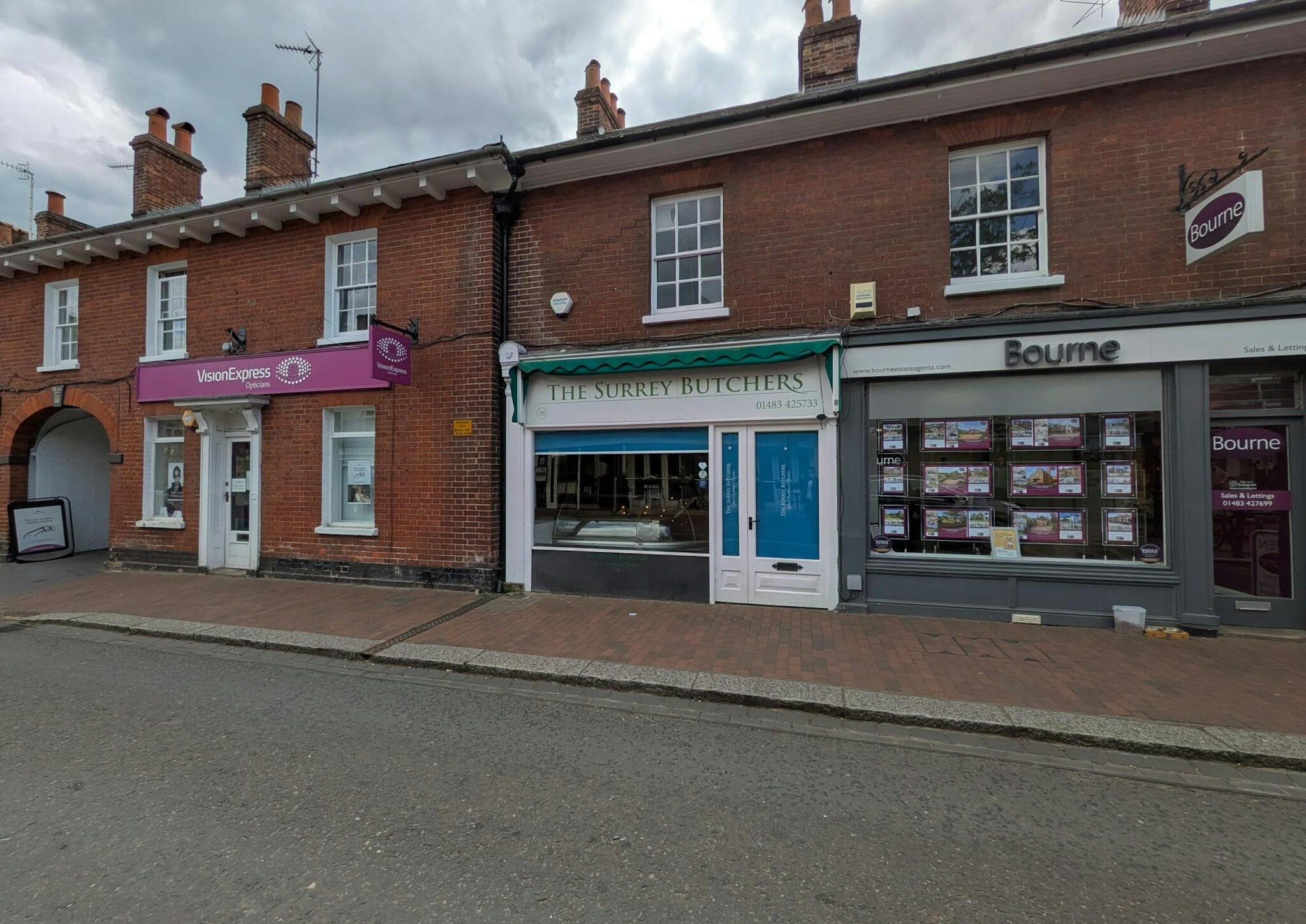 39 High St, Godalming to rent Building Photo- Image 1 of 2