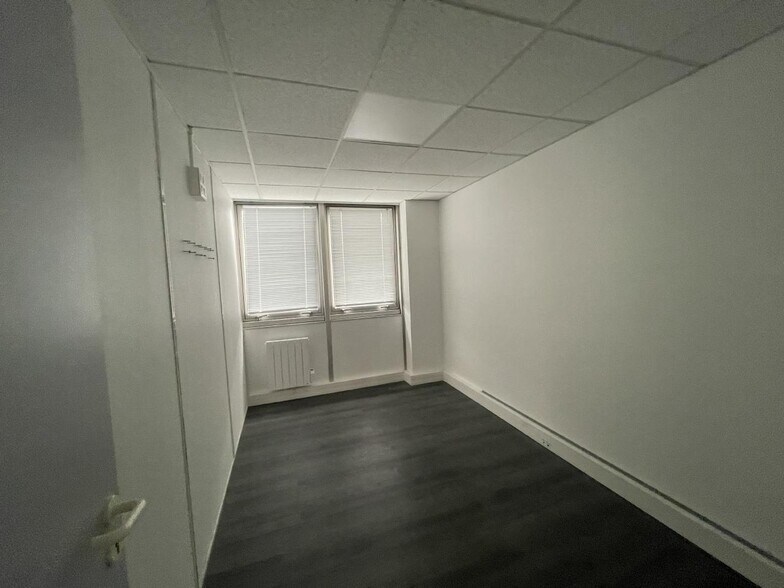 Office in Saint-Ouen-sur-Seine to rent - Interior Photo - Image 3 of 7