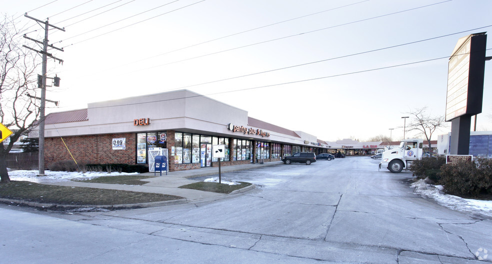 615-699 N Wolf Rd, Des Plaines, IL for rent - Building Photo - Image 2 of 3