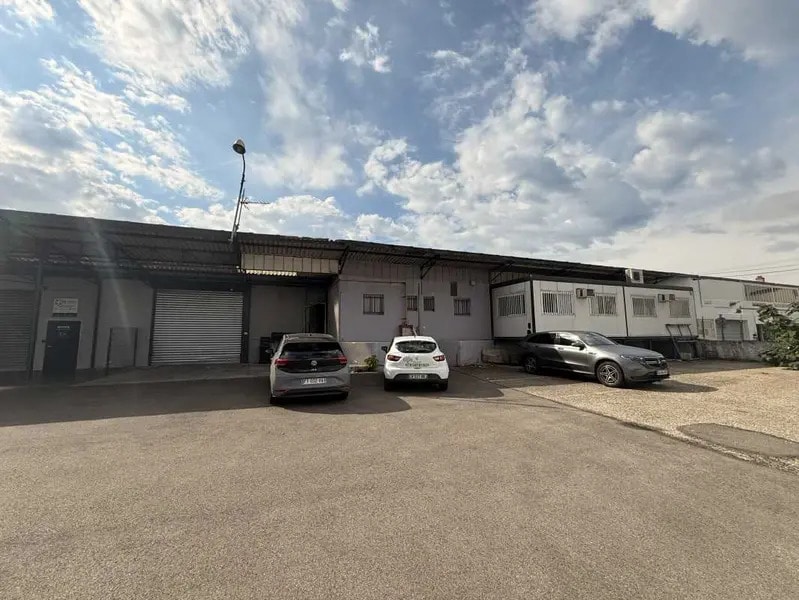 Light Industrial in Villeurbanne to rent Building Photo- Image 1 of 12