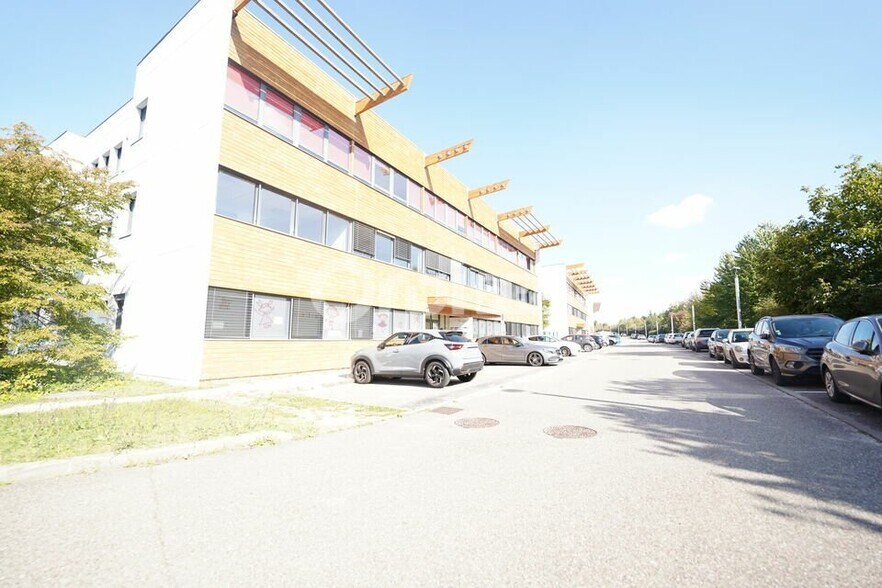 97 Allée Alexandre Borodine, Saint-Priest to rent - Building Photo - Image 2 of 19