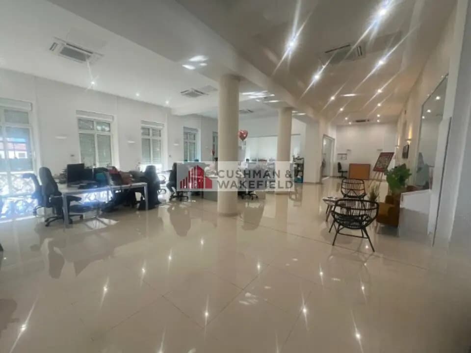 Location Bureaux 500 m² - Photo 1