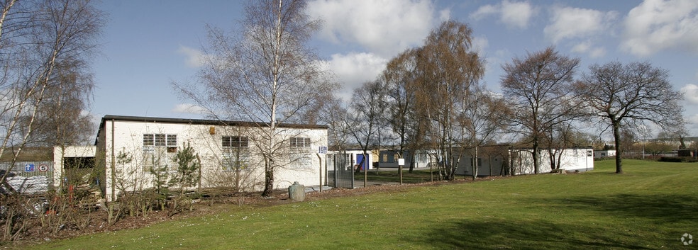 Bridge Rd, Wrexham to rent - Primary Photo - Image 1 of 3