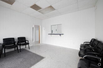 1402-1472 Old Dixie Hwy, Vero Beach, FL to rent Interior Photo- Image 1 of 4