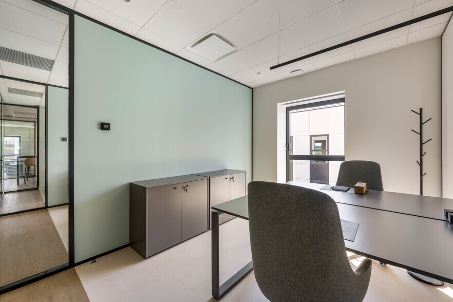 2 Bis Rue Marcel Dassault, Genas to rent - Interior Photo - Image 3 of 19