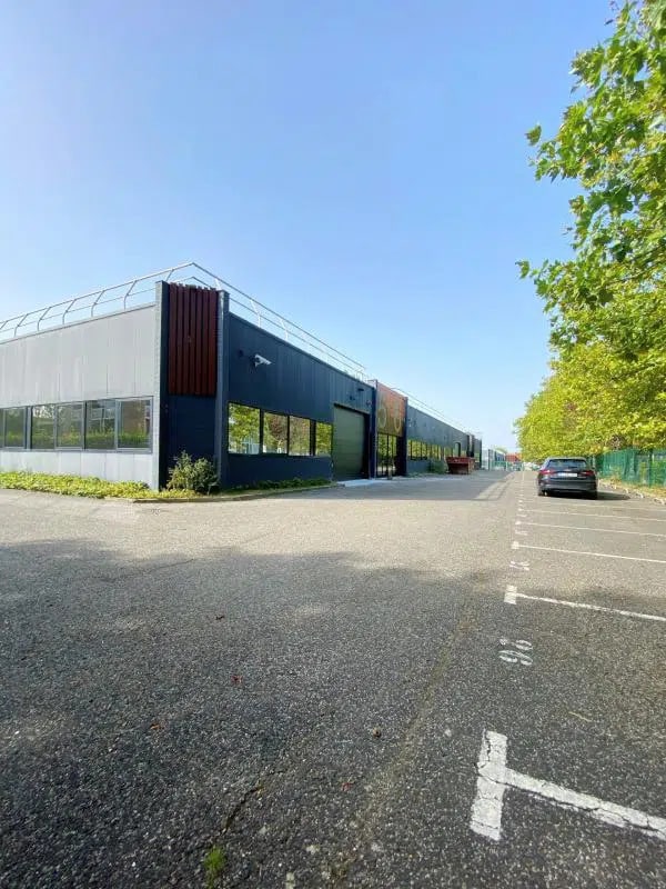 Location Entrepôt 567 m² - Photo 1