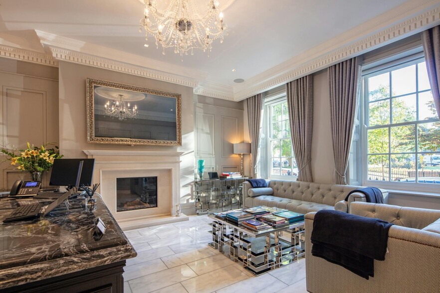 28 Park Sq W, Leeds to rent - Building Photo - Image 2 of 11