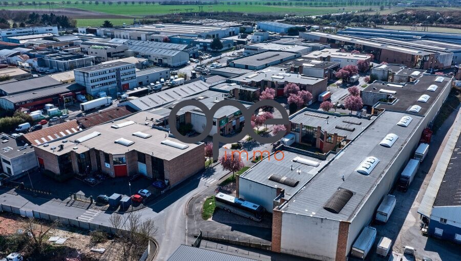 Industrial in Le Thillay to rent - Aerial - Image 2 of 4